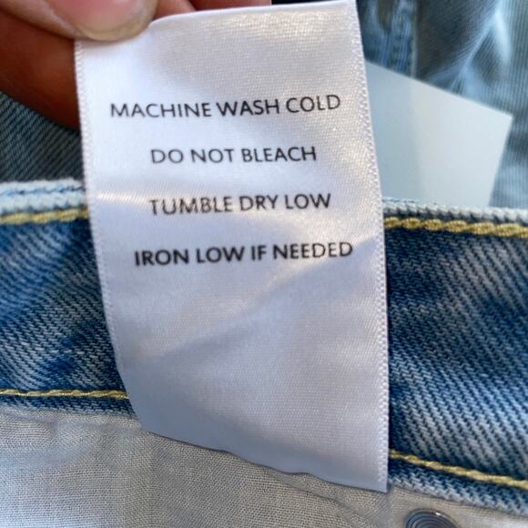 NWT Womens Cuffed Denim Shorts Distressed Light Wash 3” Inseam Size 26 - Picture 6 of 7